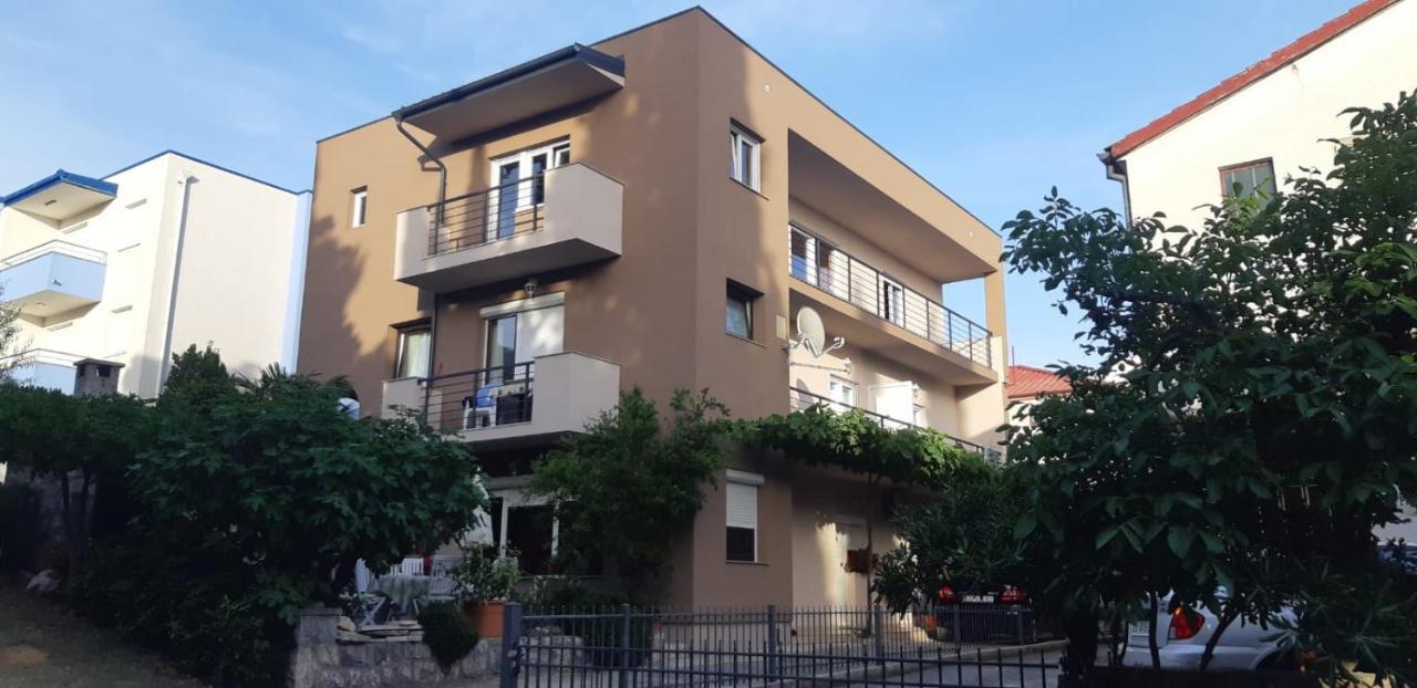 Apartmani Mille Starigrad Paklenica Esterno foto