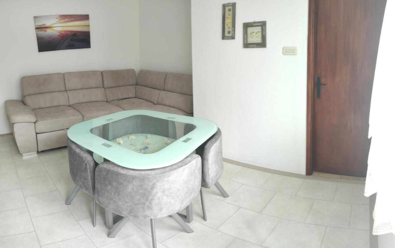 Apartmani Mille Starigrad Paklenica Esterno foto