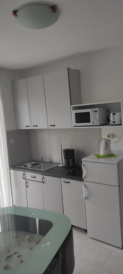 Apartmani Mille Starigrad Paklenica Esterno foto